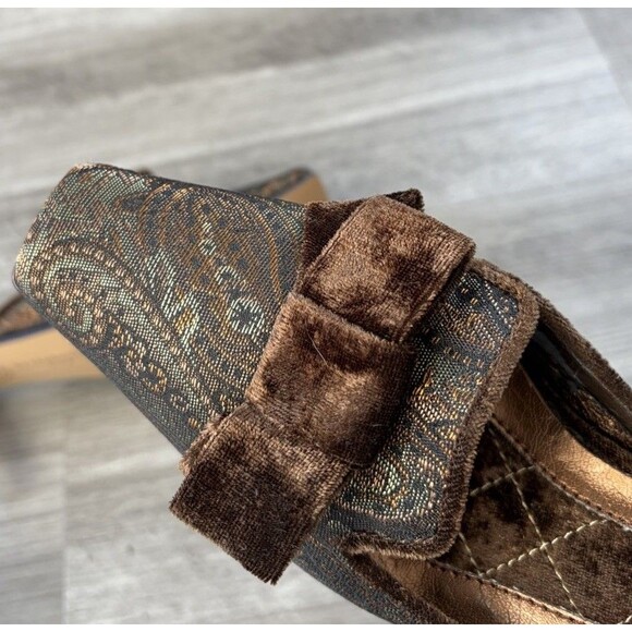 Liz Claiborne Flex Brocade Velvet Slip On Kitten Heels Size 7.5 Brown Glam - Picture 5 of 7